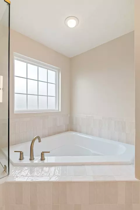 Bath - 1024 Queens Pl, Spring Hill, TN 37174 photo 6 of 6