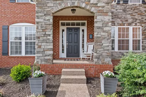 Exterior - 1024 Queens Pl, Spring Hill, TN 37174 photo 5 of 12