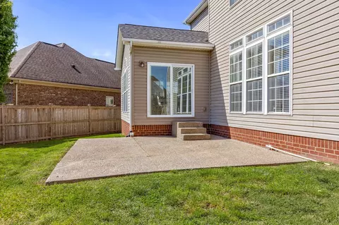 Exterior - 1024 Queens Pl, Spring Hill, TN 37174 photo 9 of 12