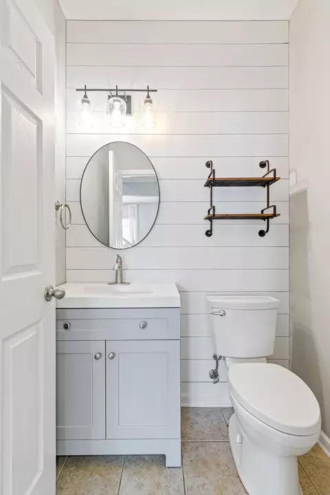 Bath - 1024 Queens Pl, Spring Hill, TN 37174 photo 1 of 6