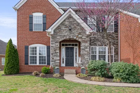 Exterior - 1024 Queens Pl, Spring Hill, TN 37174 photo 4 of 12