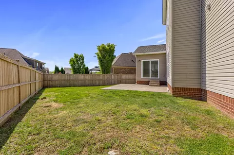 Exterior - 1024 Queens Pl, Spring Hill, TN 37174 photo 7 of 12