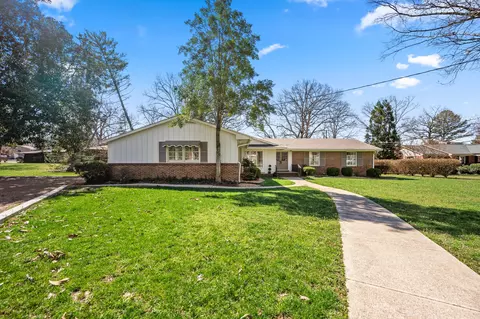 107 Lake Circle Dr, Tullahoma, TN 37388