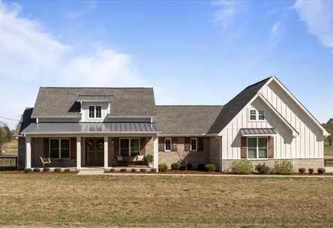 1112 High Lake Dr, Dickson, TN 37055
