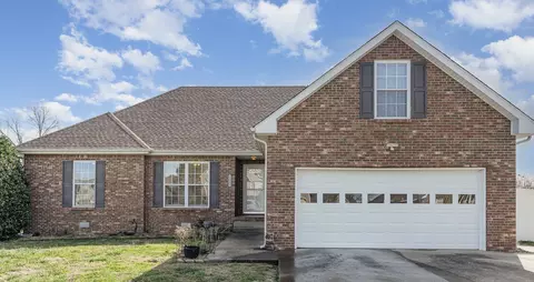 2327 Ellsworth Dr, Clarksville, TN 37043