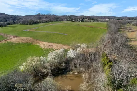 755 Harvey Pvt Ln, Cottontown, TN 37048