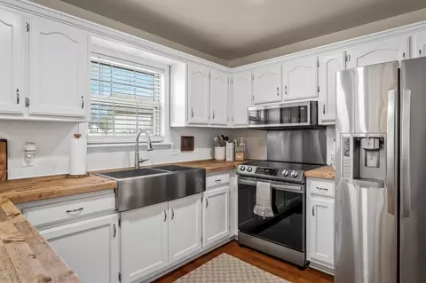 Kitchen - 1820 Devon Dr, Spring Hill, TN 37174 photo 3 of 5