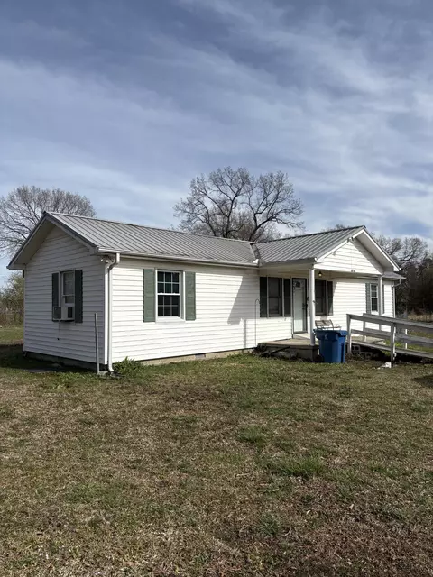 1511 Rogers Cir, Manchester, TN 37355