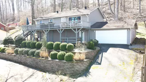 726 Stirling Rd, Camden, TN 38320