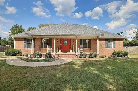 300 Gray Ln, Mount Pleasant, TN 38474