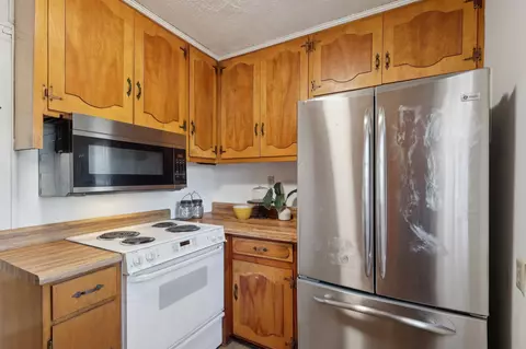 Kitchen - 110 Cage Cir, Dickson, TN 37055 photo 4 of 4