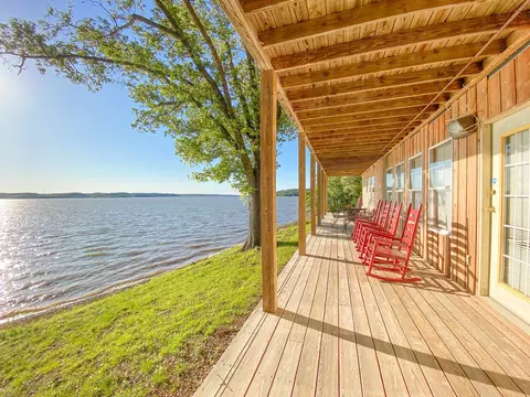 9395 Greenbriar Rd, Waverly, TN 37185