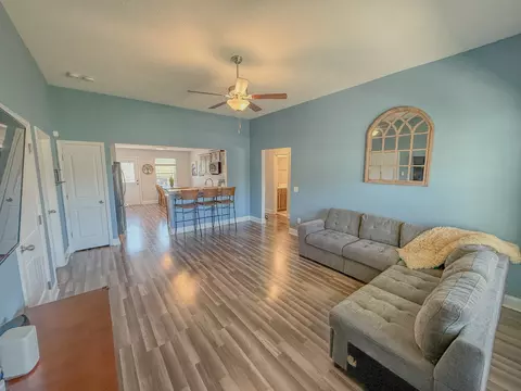 Living - 643 Berry Cir, Springfield, TN 37172 photo 2 of 3