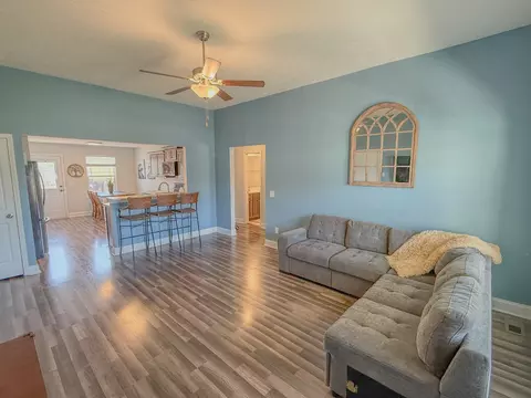 Living - 643 Berry Cir, Springfield, TN 37172 photo 3 of 3