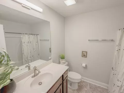 Bath - 643 Berry Cir, Springfield, TN 37172 photo 2 of 2