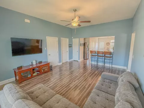 Living - 643 Berry Cir, Springfield, TN 37172 photo 1 of 3