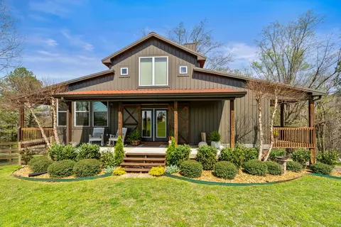 1011 Ervin Pace Rd, Chapmansboro, TN 37035