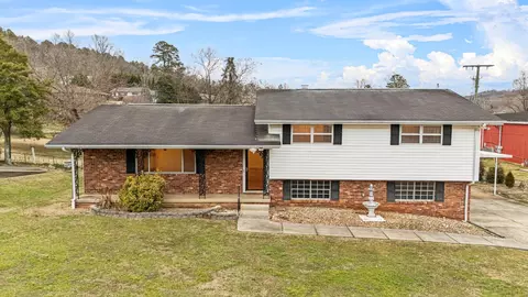 7 Holiday Ln, Chattanooga, TN 37415