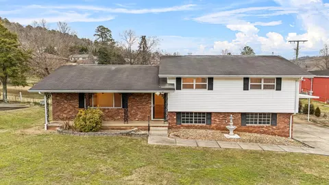 7 Holiday Ln, Chattanooga, TN 37415