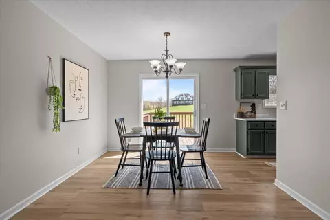 Dining - 650 Wall Rd, Cunningham, TN 37052 photo 2 of 2