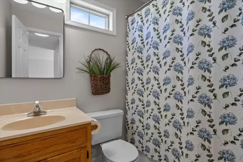 Bath - 650 Wall Rd, Cunningham, TN 37052 photo 3 of 3