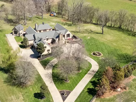 7504 Redtail Hawk Ct, Arrington, TN 37014