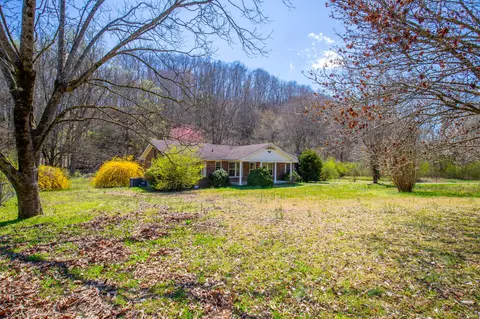 8369 Cub Creek Rd, Nashville, TN 37209