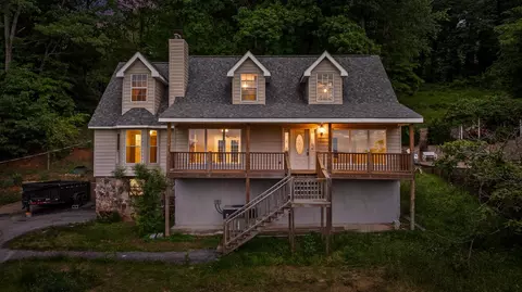 1714 S Crest Manor Ln, Chattanooga, TN 37404