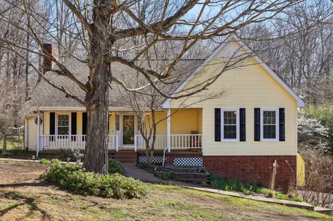224 Beechwood Dr, Burns, TN 37029