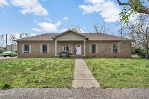 327 E Nashville St, Pembroke, KY 42266