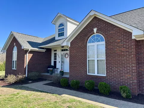 2550 Creekmont Dr N, Lawrenceburg, TN 38464