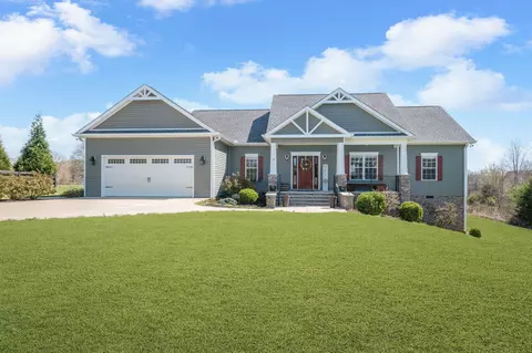 9 Luther Ln, Burns, TN 37029