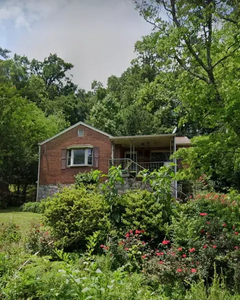 109 Hogan Rd, Rossville, GA 30741