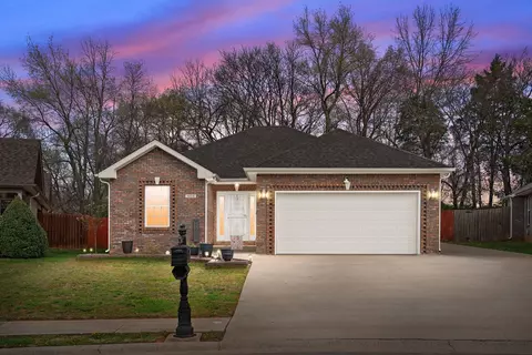 1028 Hendricks Ct, Clarksville, TN 37040
