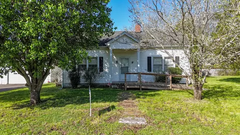101 Church St, Wartrace, TN 37183