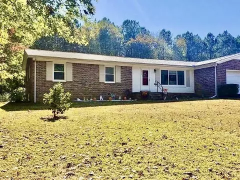 1610 Hilltop Dr, Lawrenceburg, TN 38464