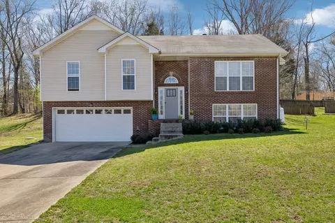 2252 Yeager Dr, Clarksville, TN 37040