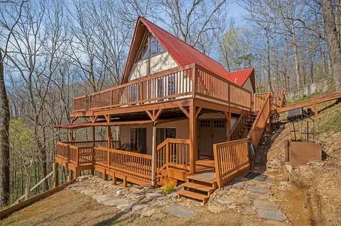 1061 Cherokee Dr, Smithville, TN 37166