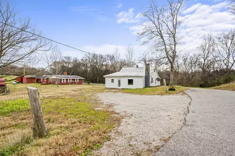 8447 Crawley Hill Rd, Mount Pleasant, TN 38474