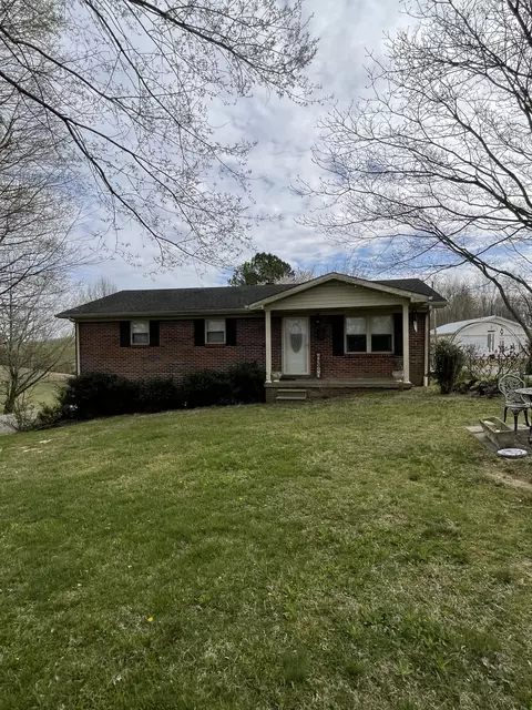 1996 Austin Rd, Lafayette, TN 37083