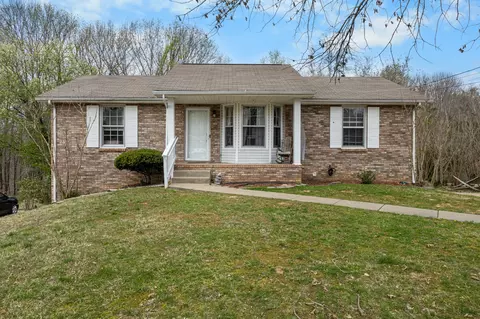 740 Acorn Dr, Clarksville, TN 37043