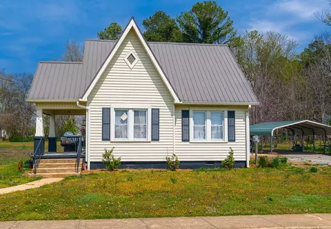 303 Gore St, Huntland, TN 37345
