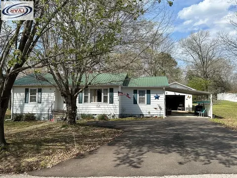 449 Oak St, Big Sandy, TN 38221