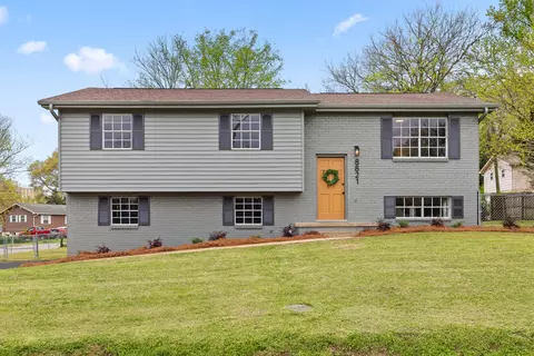 8821 Lake Villa Ln, Chattanooga, TN 37416