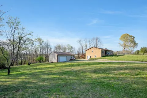 Exterior - 2130 Jamie Dr, Centerville, TN 37033 photo 2 of 5