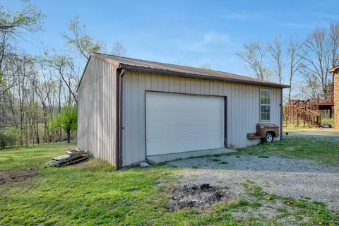 Exterior - 2130 Jamie Dr, Centerville, TN 37033 photo 4 of 5