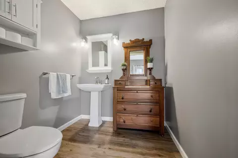 Bath - 2130 Jamie Dr, Centerville, TN 37033 photo 2 of 3