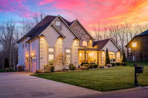 1130 Reda Dr, Clarksville, TN 37042