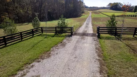 1173 Brady Rd, Moss, TN 38575 photo 2