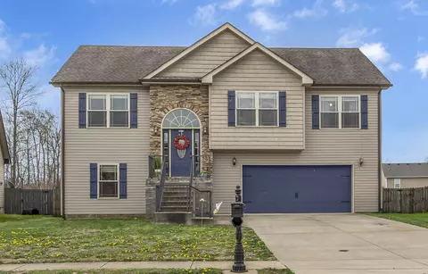 680 Fox Hound Dr, Clarksville, TN 37040